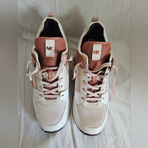 Michael Kors Soft Pink Georgie Trainer US 8.5M - Picture 2 of 8